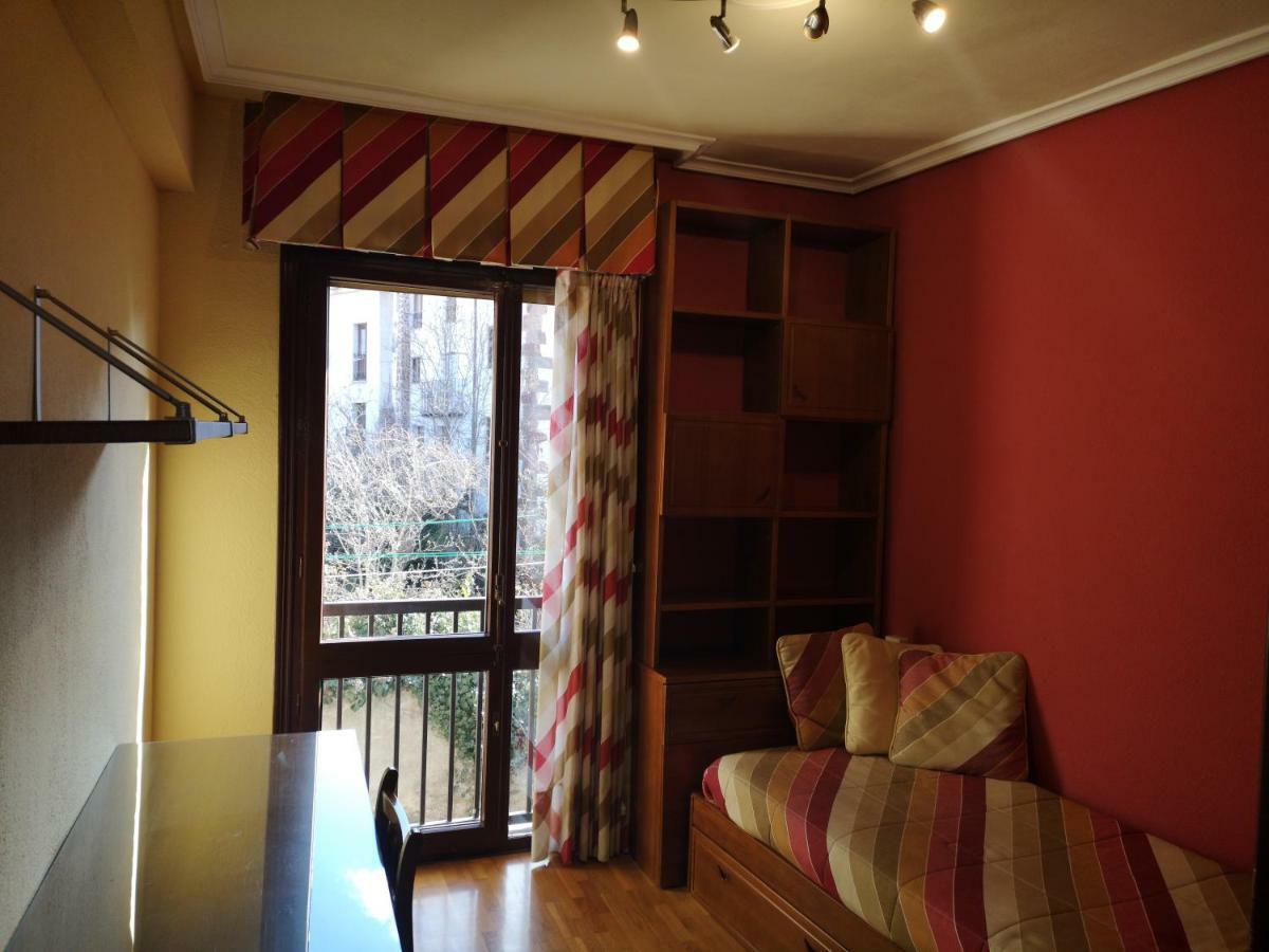 Apartamento Gallarza Con Parking เอซกาไรย์ ภายนอก รูปภาพ